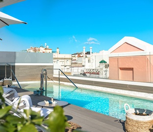 Swimming pool  Vincci Molviedro Seville